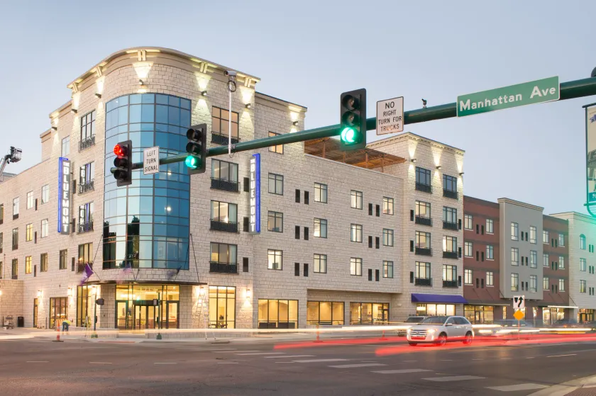 Bluemont Hotel - Image 1