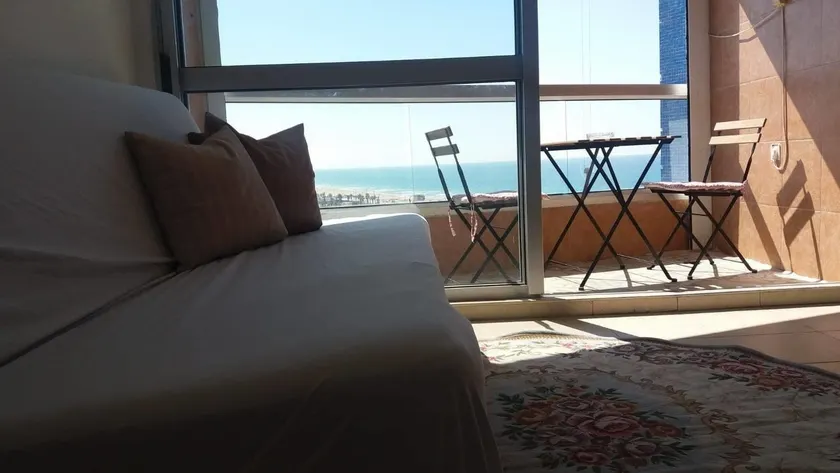 Cozy Sea View Apartment - Image 1