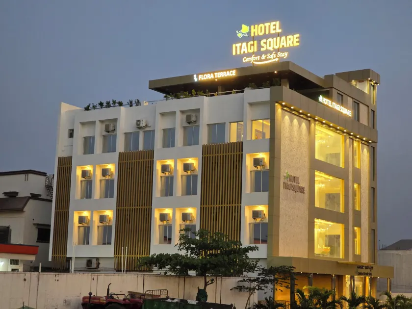 Hotel Itagi Square - Image 1