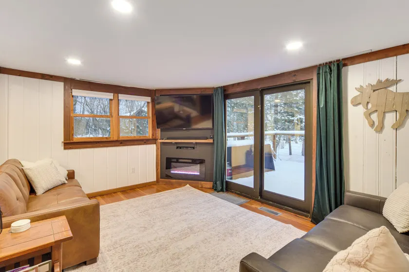 Waterfront Duluth Cabin w/ Deck & River View! - Image 1