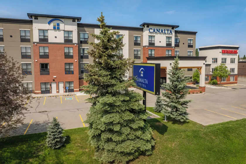 Canalta Hotel Cochrane - Image 1