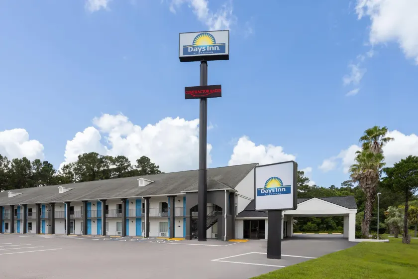 Days Inn by Wyndham Hardeeville Near Hilton Head - Image 1