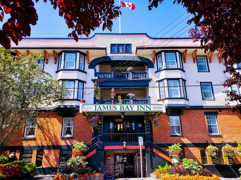 James Bay Inn Hotel, Suites & Cottage - Image 1