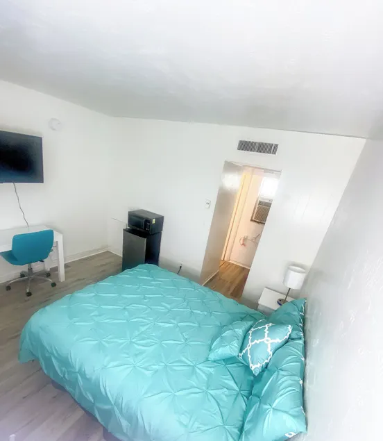 Uptown Inn & Suites - Image 1