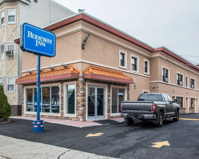 Rodeway Inn Belleville - Image 1