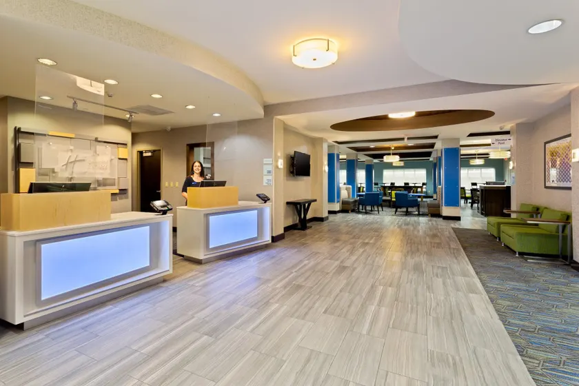 Holiday Inn Express Hotel & Suites Largo-Clearwater by IHG - Check-in-/Check-out-Schalter