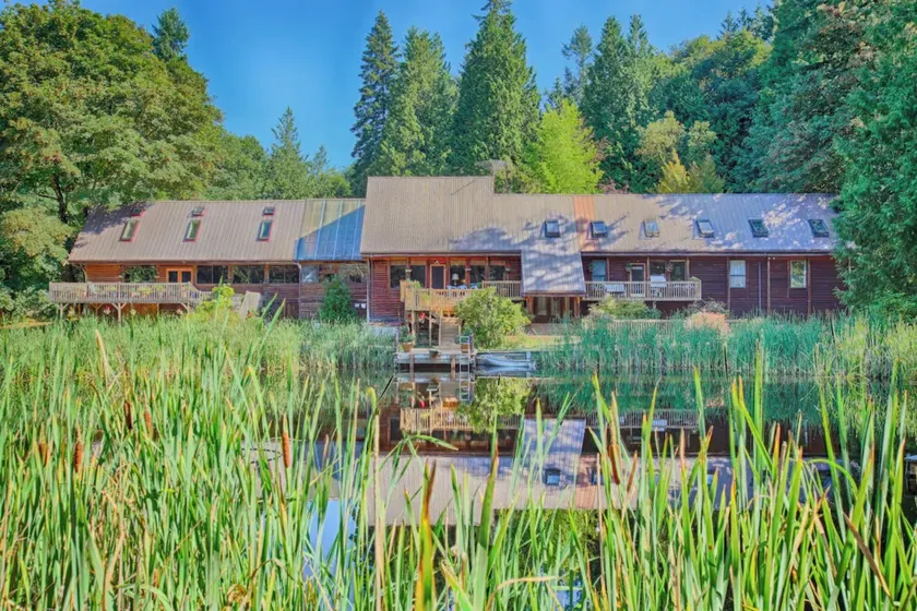 Gig Harbor Log Estate w/ Classic Cars & Game Room! - Image 1