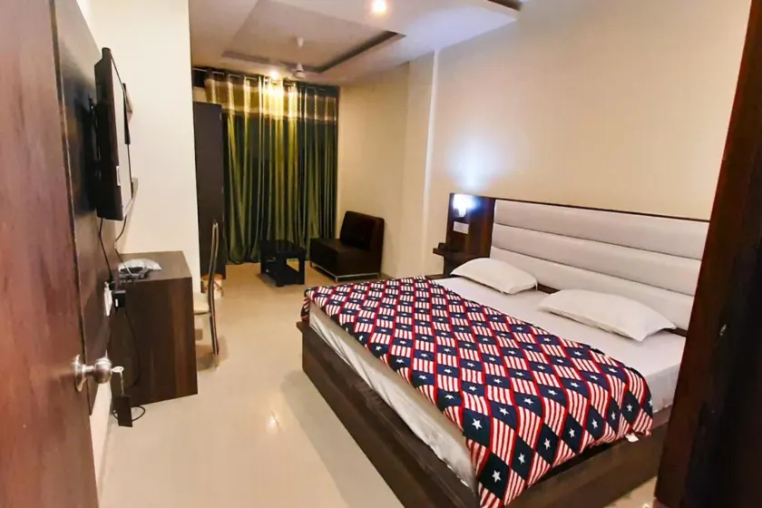 Hotel Green Park - Image 1