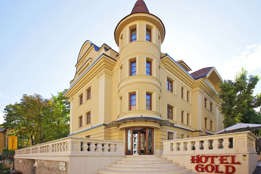 Gold Hotel Budapest - Image 1