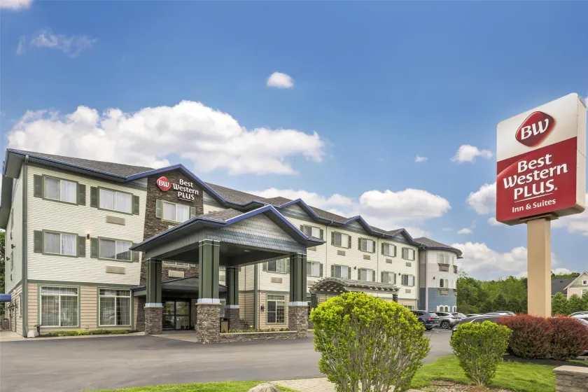 Best Western PLUS Vineyard Inn and Suites - Image 1