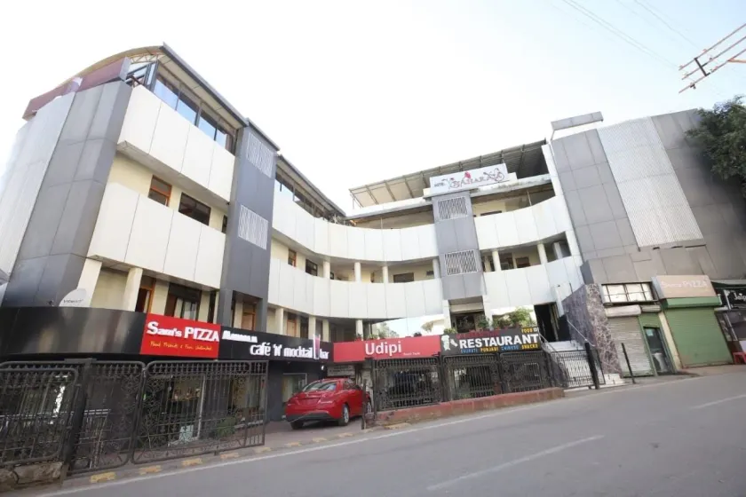 Hotel maharaja international - Image 1