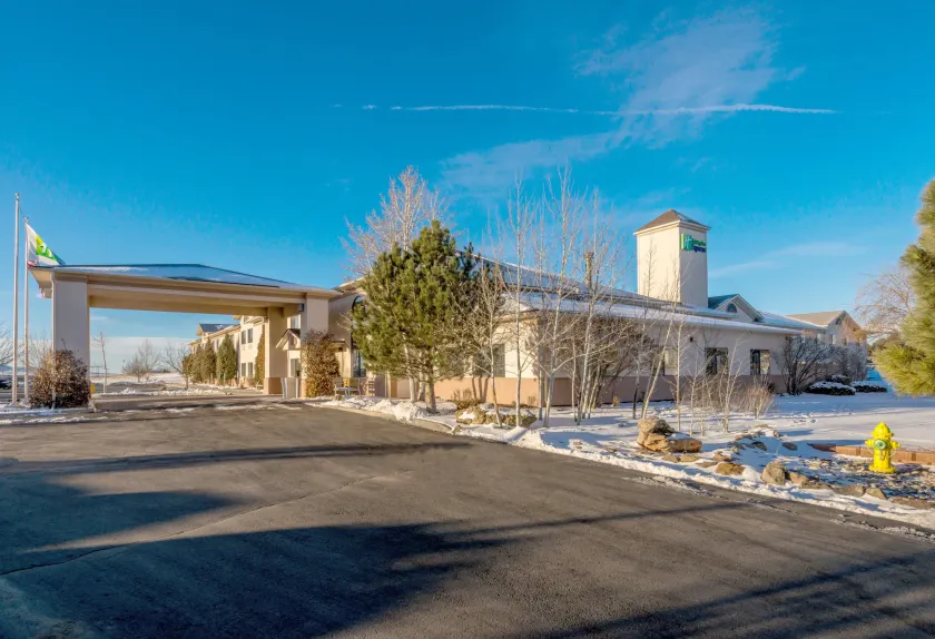Holiday Inn Express Hotel & Suites Raton by IHG - Image 1