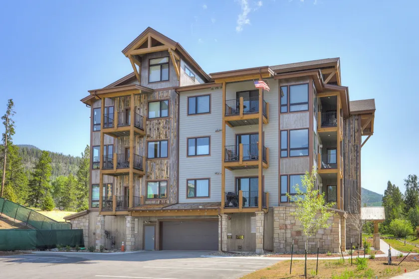 Clearwater Lofts - 3 Bedroom Luxury Condo Near Lakeside Village - Image 1