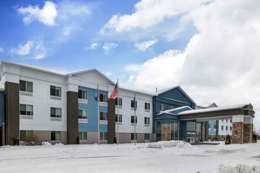 Comfort Inn & Suites - Image 1