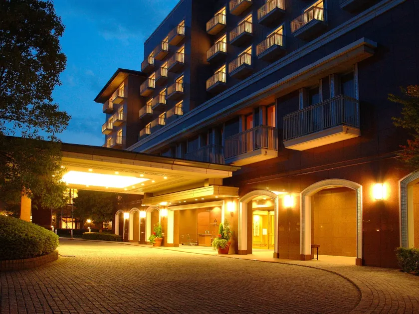 Okura Akademia Park Hotel - Image 1