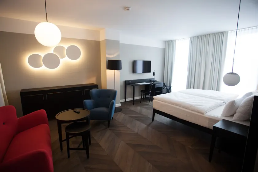 Hotel Caroline - Image 1