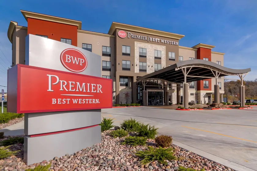 Best Western Premier Liberty Inn & Suites - Image 1
