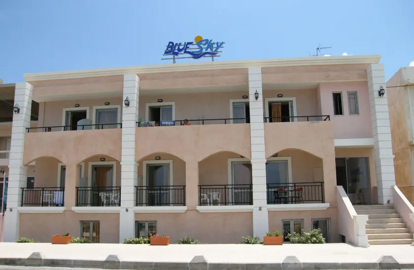 Blue Sky Hotel Apartments - Image 1