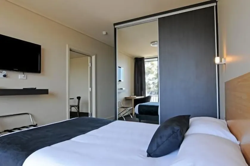 The Mansfield Park Hotel - Image 1