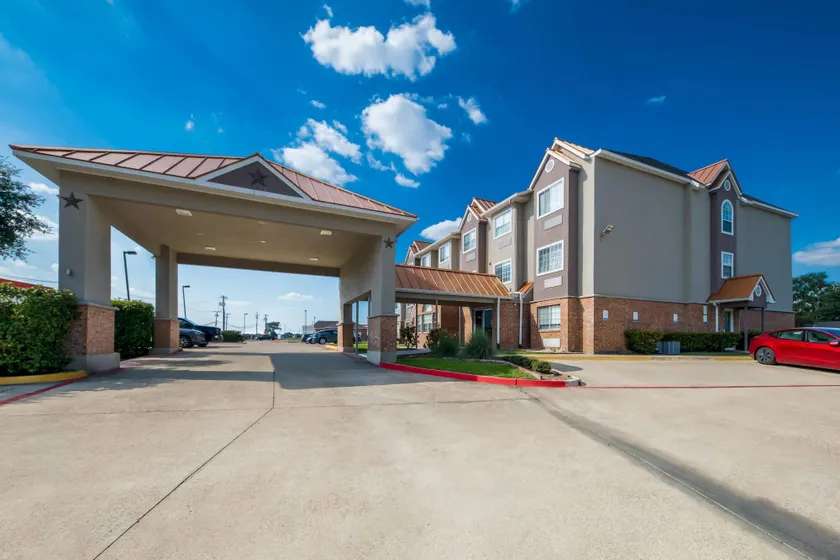 Quality Inn & Suites North Mesquite I-30 - Image 1