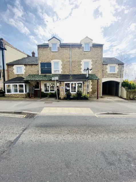 Mount Pleasant Hotel - Image 1