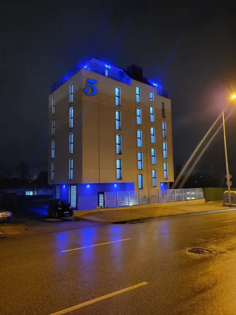 Hotel Boutique 5 - Free parking - Free breakfast - Free internet - EVSE - Image 1