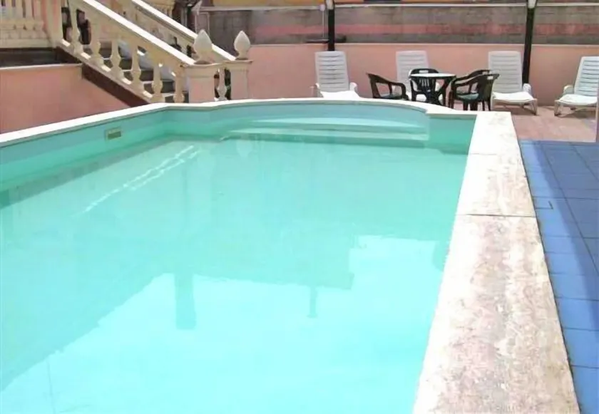 Hotel Innocenti - Image 1