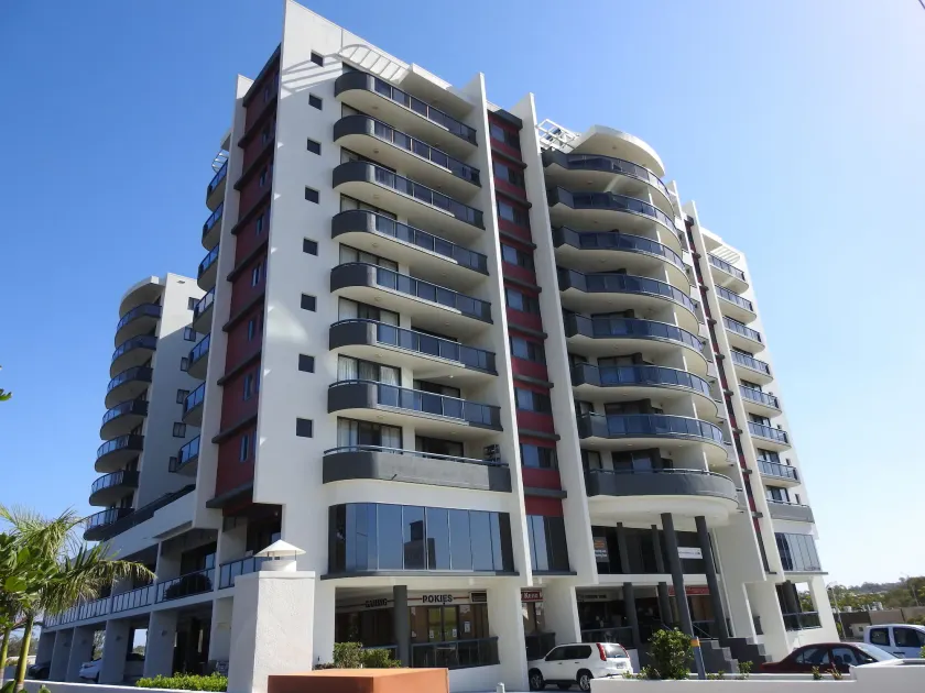Springwood Tower Apartment Hotel - Image 1