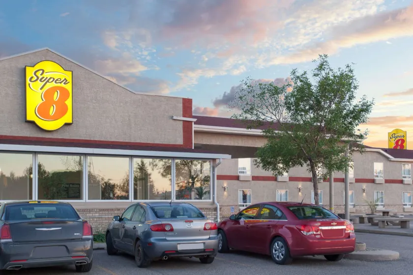 Super 8 by Wyndham Brandon MB - Image 1