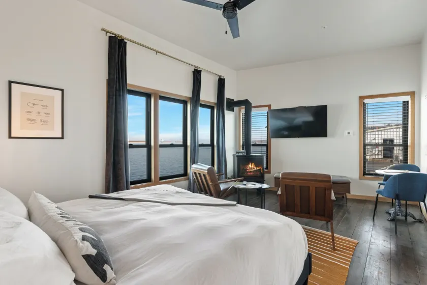 Bowline Hotel - Image 1