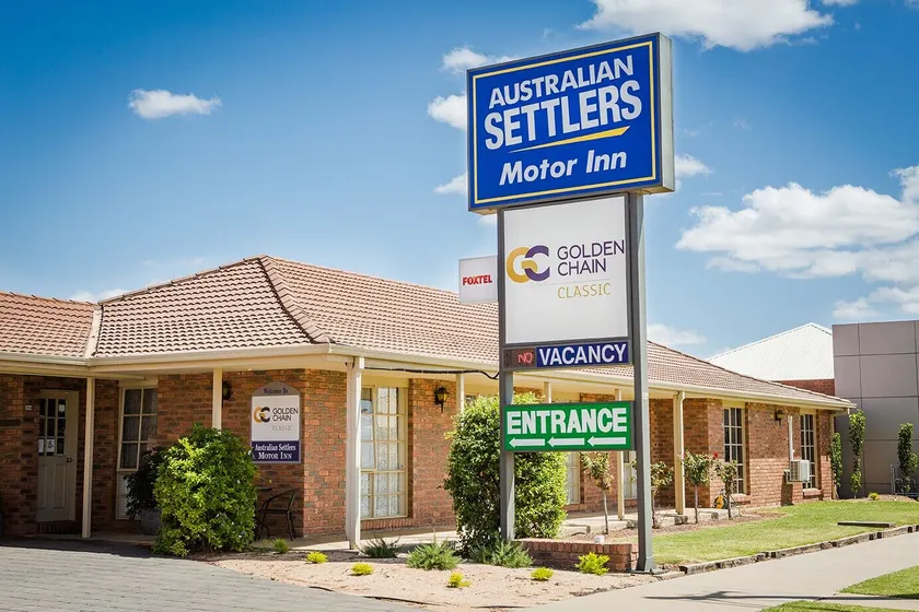 Australian Settlers Motor Inn - Image 1