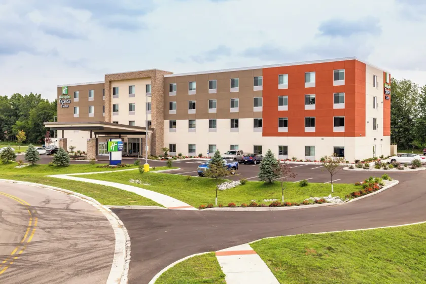 Holiday Inn Express & Suites - Elkhart North by IHG - Image 1