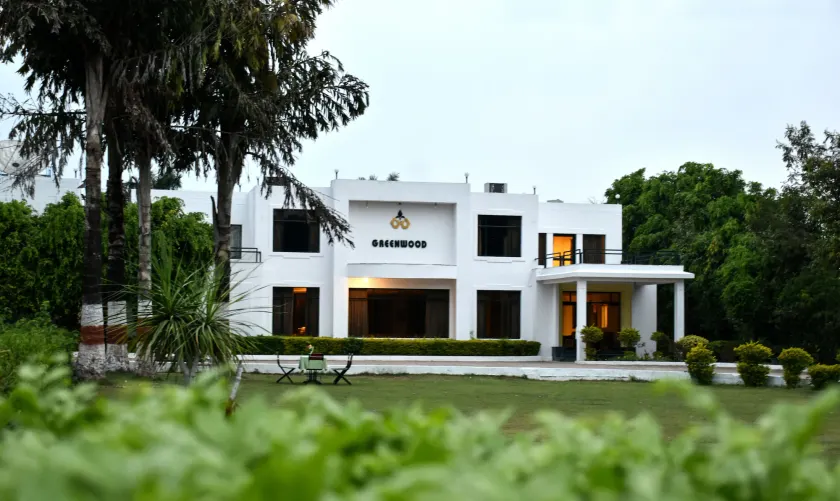 Greenwood Hotel - Image 1
