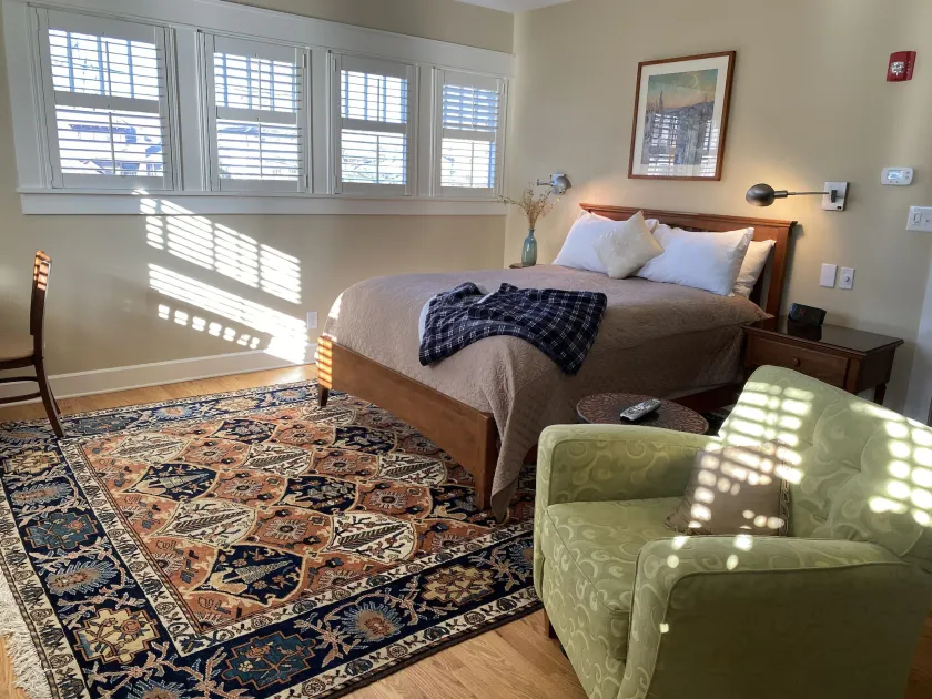 Showers Inn - Image 1