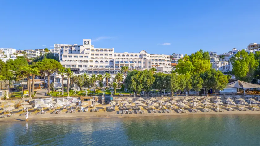 Azka Hotel - Image 1
