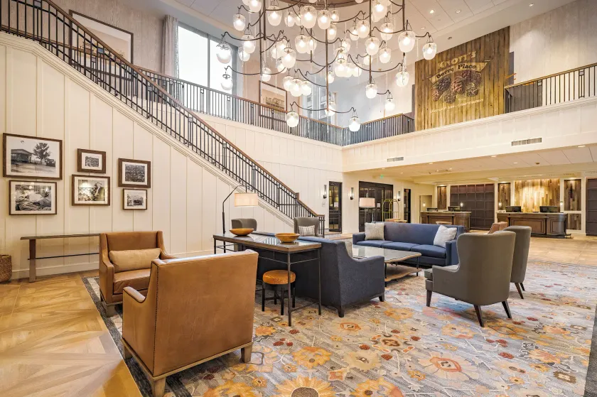 Knott's Hotel - Image 1