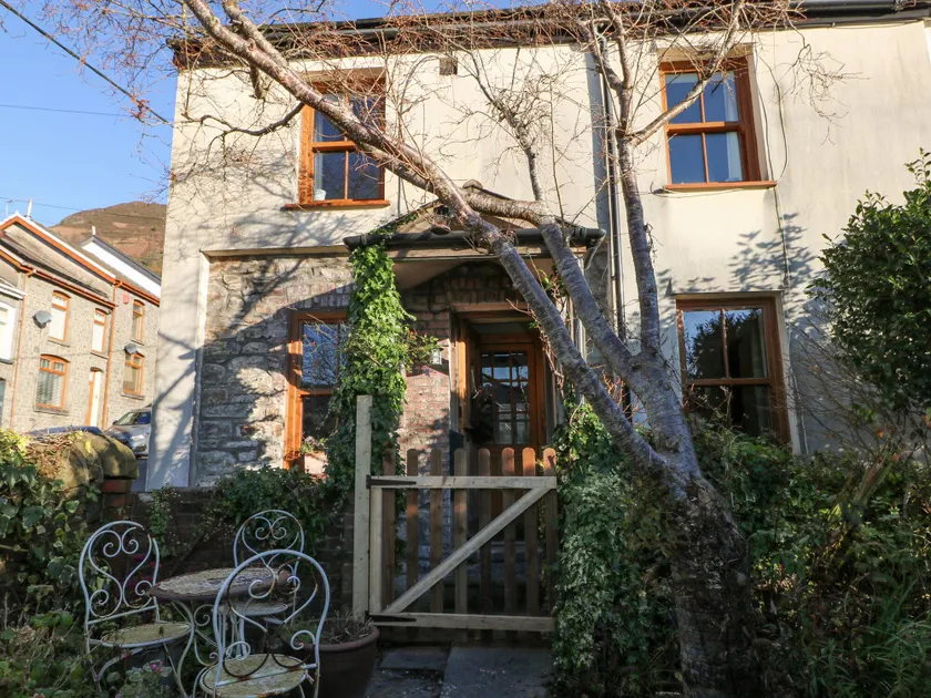 Hillside Cottage - Image 1