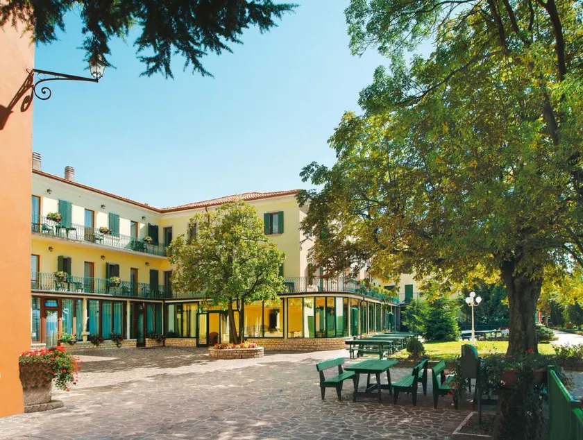 Park Hotel Jolanda - Image 1