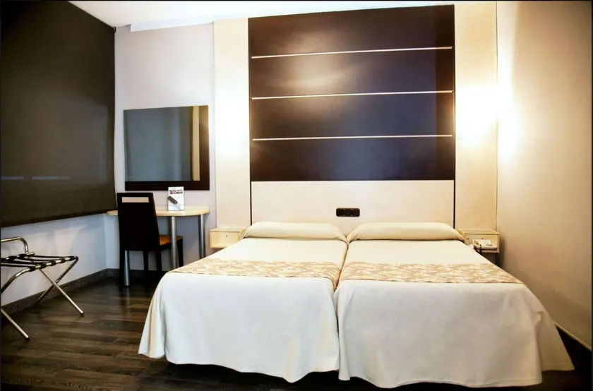 Hotel Universal by Maxi Hoteles - Image 1