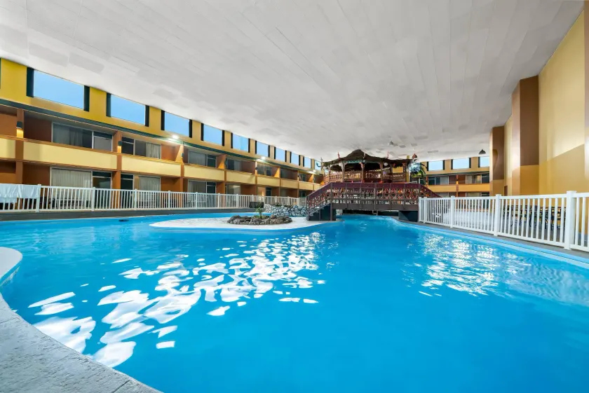 Clarion Inn and Suites Convention Center Kearney - Image 1