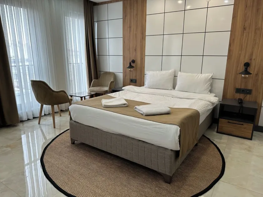 Pars Palas Hotel - Image 1