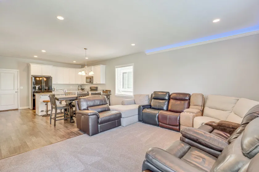 8 Mi to Loveland Aquarium: Mtn Home in Herriman! - Image 1