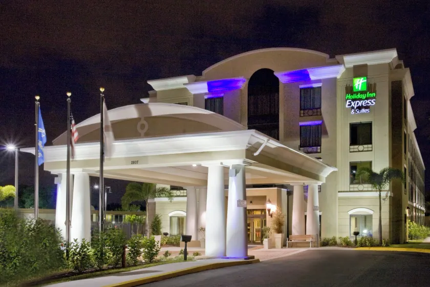 Holiday Inn Express Hotel & Suites Tampa-USF-Busch Gardens by IHG - Image 1