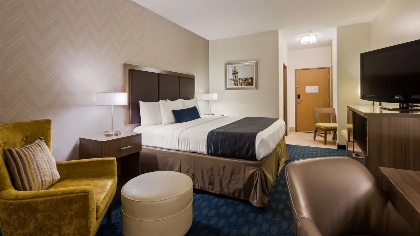 Best Western PLUS Tulsa Inn & Suites - Image 1
