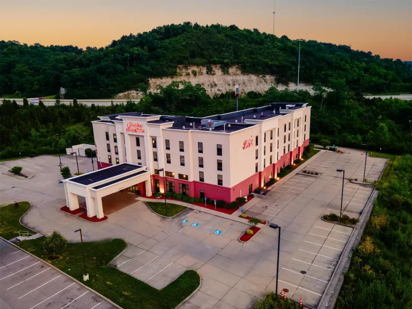Hampton Inn & Suites Wilder - Image 1