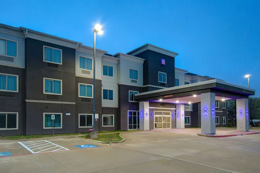 Motel 6 Fort Worth, TX – I-35 & I-20   - Image 1