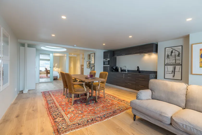 Business Guesthouse - Image 1