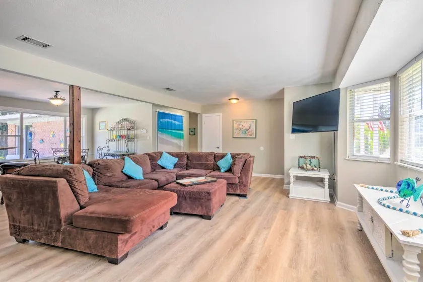 Near Beach • Private Pool • Fenced Yard • Stepfree - Innvendig