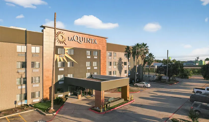 La Quinta by Wyndham Houston Baytown East - Image 1