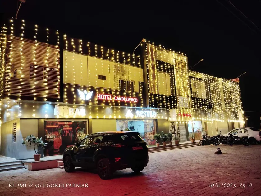 Hotel Candlewood Bar & Restro - Image 1